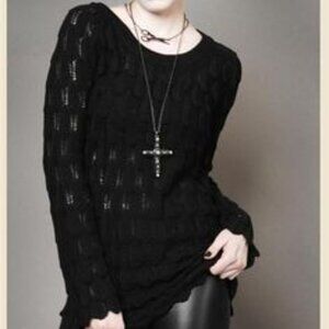 Heavy Red Raven's Black Tunic Sweater, size S